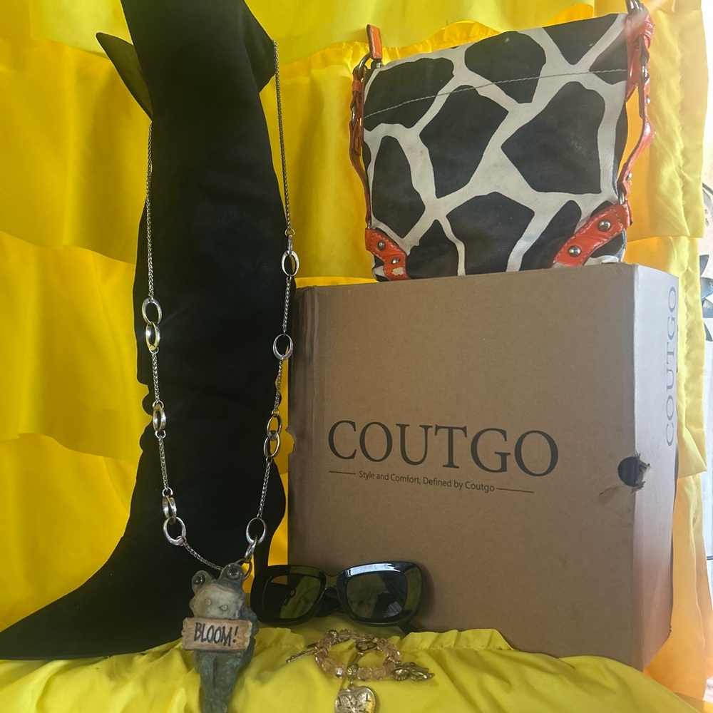 Black Boots and Giraffe Print Bag Set